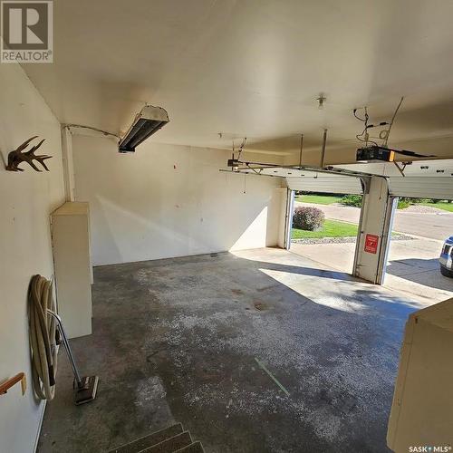 761 3Rd Street W, Unity, SK - Indoor Photo Showing Garage