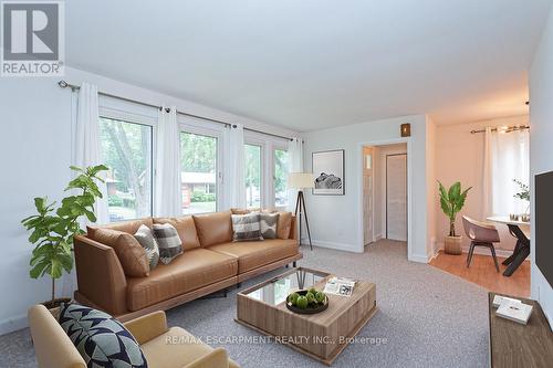 2285 Fassel Avenue, Burlington, ON - Indoor Photo Showing Living Room