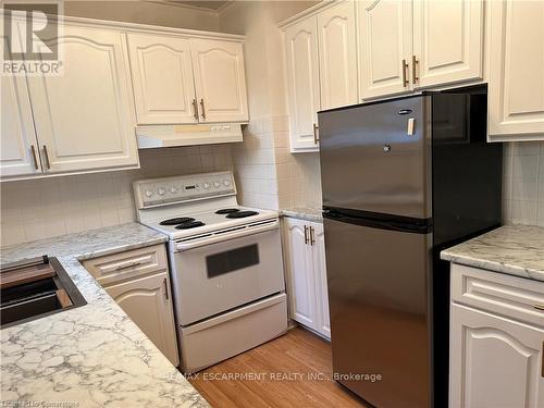 2285 Fassel Avenue, Burlington (Brant), ON - Indoor Photo Showing Kitchen