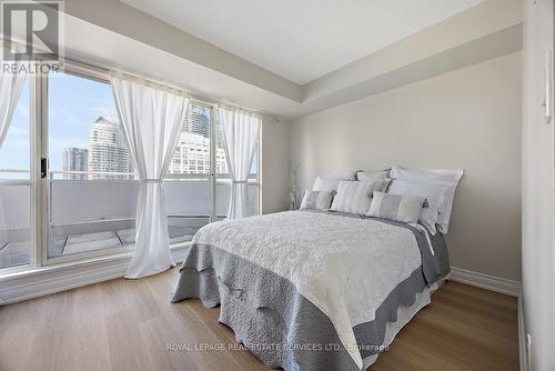 1008 - 2267 Lake Shore Boulevard W, Toronto, ON - Indoor Photo Showing Bedroom