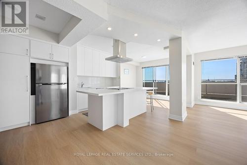 1008 - 2267 Lake Shore Boulevard W, Toronto, ON - Indoor Photo Showing Kitchen