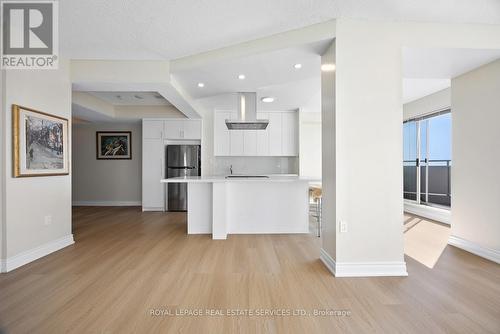 1008 - 2267 Lake Shore Boulevard W, Toronto, ON - Indoor Photo Showing Kitchen