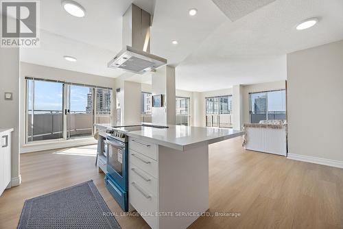 1008 - 2267 Lake Shore Boulevard W, Toronto, ON - Indoor Photo Showing Kitchen