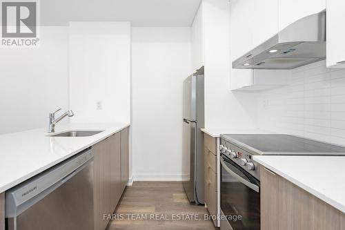 102 - 90 Canon Jackson Drive, Toronto, ON - Indoor Photo Showing Kitchen