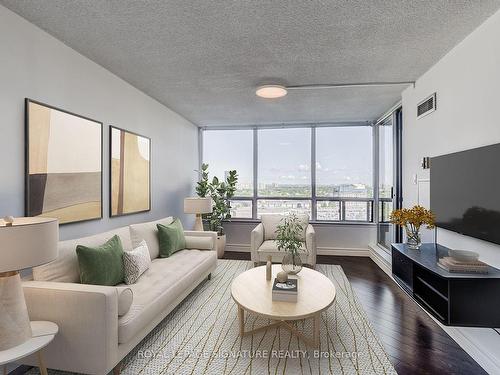 1201-1101 Steeles Ave W, Toronto, ON - Indoor Photo Showing Living Room