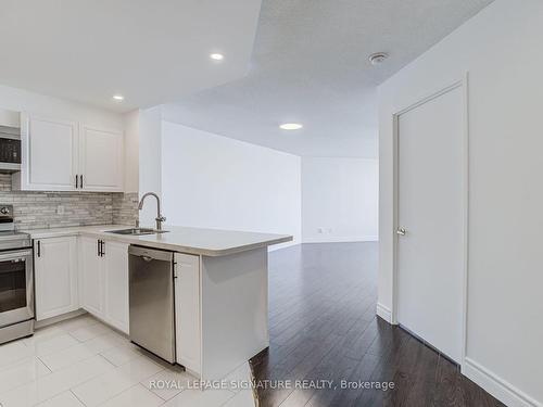 1201-1101 Steeles Ave W, Toronto, ON - Indoor Photo Showing Kitchen