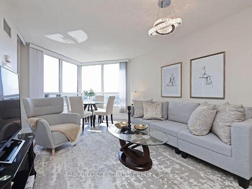 814-10 Northtown Way, Toronto, ON - Indoor Photo Showing Living Room