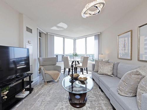 814-10 Northtown Way, Toronto, ON - Indoor Photo Showing Living Room