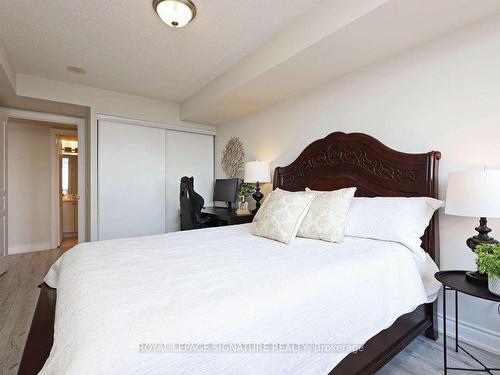 814-10 Northtown Way, Toronto, ON - Indoor Photo Showing Bedroom