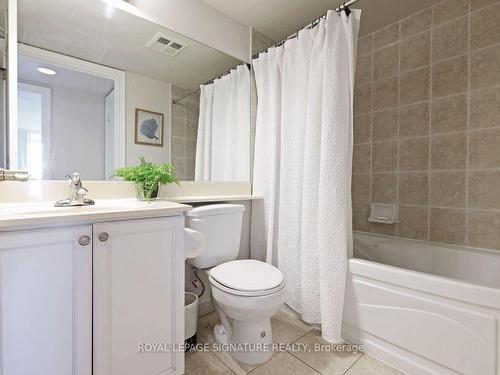 814-10 Northtown Way, Toronto, ON - Indoor Photo Showing Bathroom