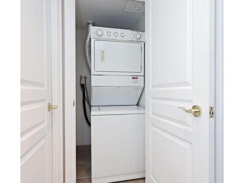 814-10 Northtown Way, Toronto, ON - Indoor Photo Showing Laundry Room