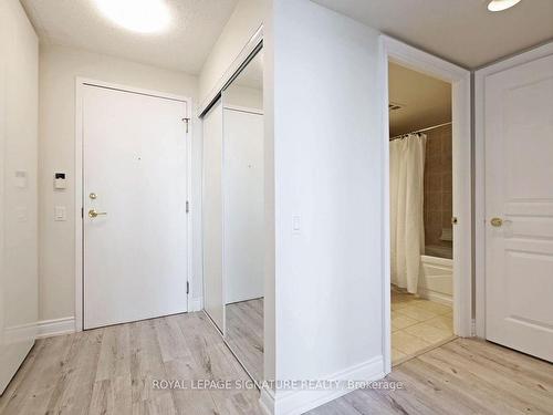 814-10 Northtown Way, Toronto, ON - Indoor Photo Showing Other Room