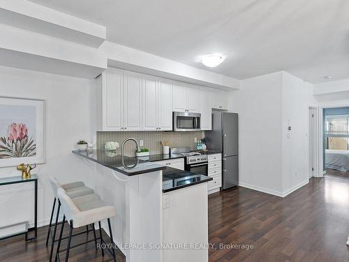 104-17 Coneflower Cres, Toronto, ON - Indoor Photo Showing Kitchen