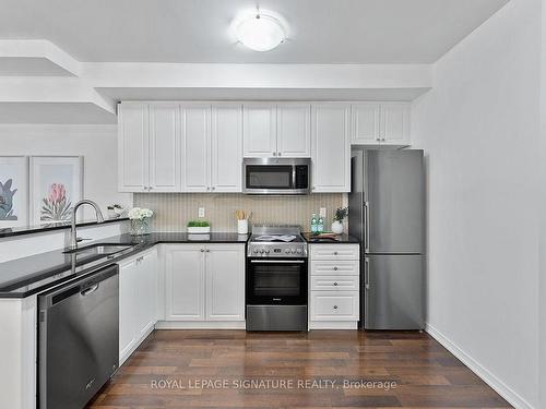 104-17 Coneflower Cres, Toronto, ON - Indoor Photo Showing Kitchen With Stainless Steel Kitchen