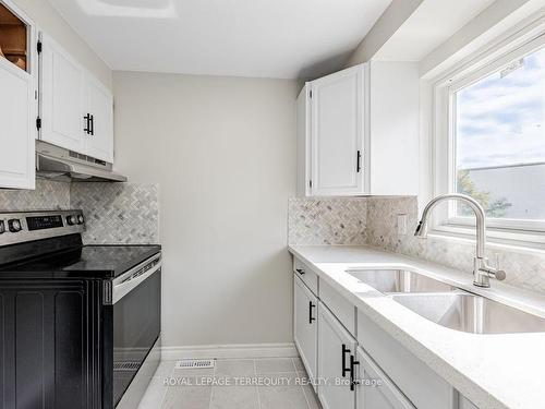 23-21 Rockwood Dr, Toronto, ON - Indoor Photo Showing Kitchen With Double Sink