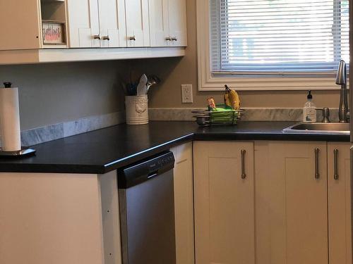 7381 Marieclaude Ave, Niagara Falls, ON - Indoor Photo Showing Kitchen