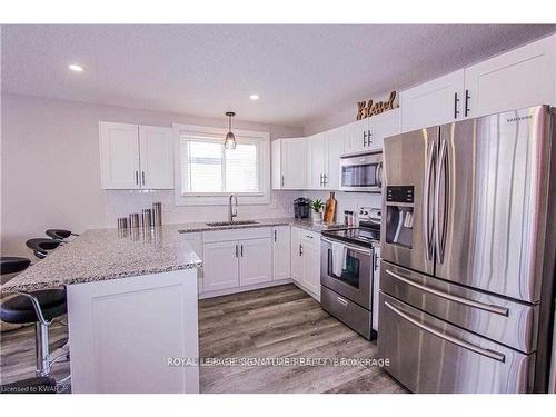 521 Havelock Dr, Waterloo, ON - Indoor Photo Showing Kitchen With Stainless Steel Kitchen