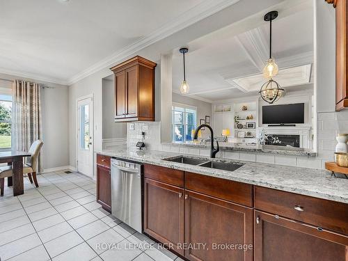 713094 1St Line, Mono, ON - Indoor Photo Showing Kitchen With Double Sink