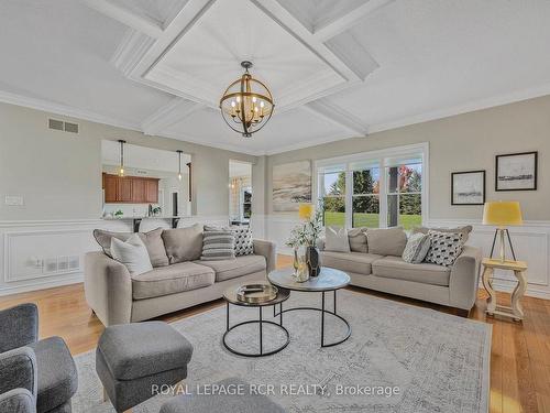 713094 1St Line, Mono, ON - Indoor Photo Showing Living Room