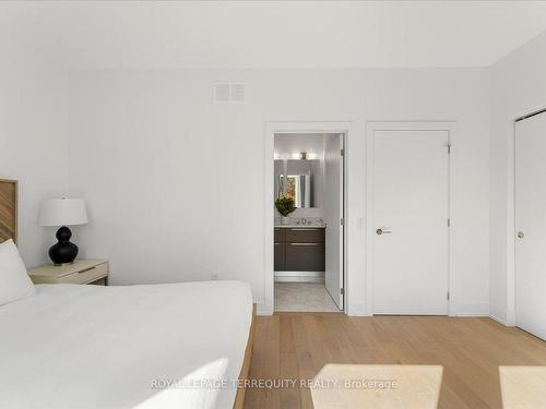 37 Rockmount Cres, Gravenhurst, ON - Indoor Photo Showing Bedroom