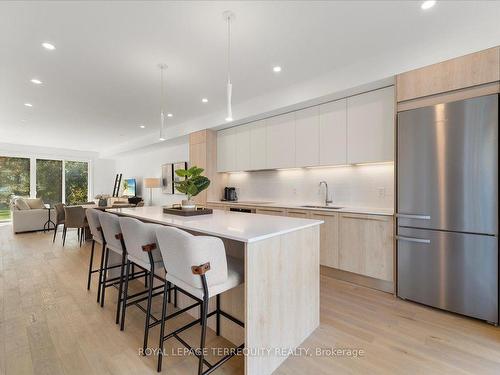 37 Rockmount Cres, Gravenhurst, ON - Indoor Photo Showing Kitchen With Upgraded Kitchen