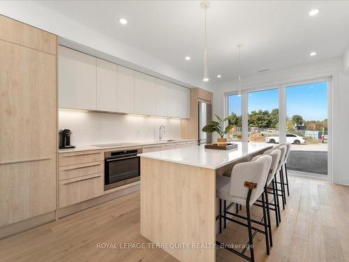 37 Rockmount Cres, Gravenhurst, ON - Indoor Photo Showing Kitchen With Upgraded Kitchen