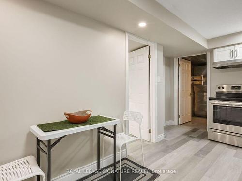 Lower-1506 Queens Blvd, Kitchener, ON - Indoor Photo Showing Kitchen