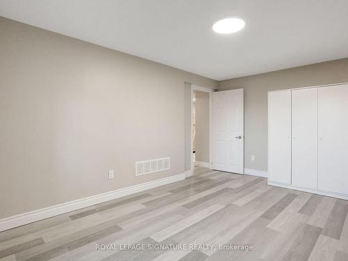 Lower-1506 Queens Blvd, Kitchener, ON - Indoor Photo Showing Other Room