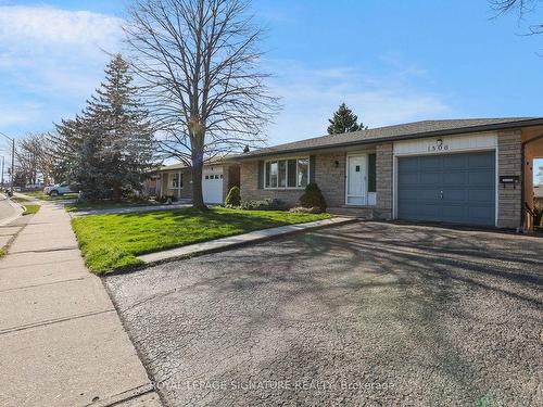 Lower-1506 Queens Blvd, Kitchener, ON - Outdoor With Facade