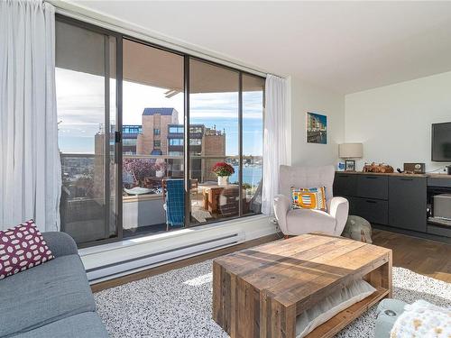 204-225 Belleville St, Victoria, BC - Indoor Photo Showing Living Room