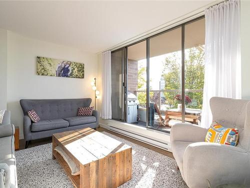 204-225 Belleville St, Victoria, BC - Indoor Photo Showing Living Room