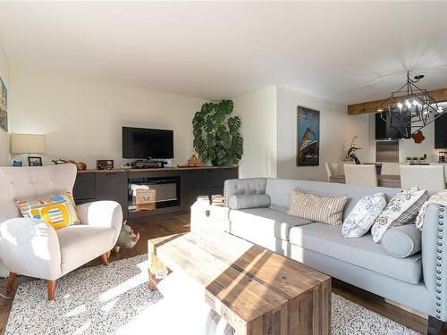 204-225 Belleville St, Victoria, BC - Indoor Photo Showing Living Room