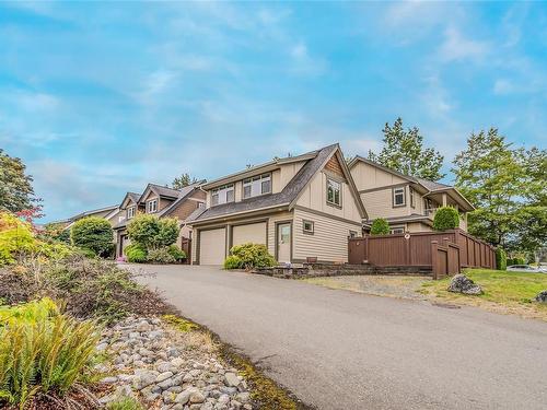 776 Memorial Ave, Qualicum Beach, BC 