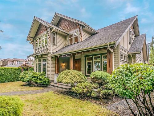 776 Memorial Ave, Qualicum Beach, BC 