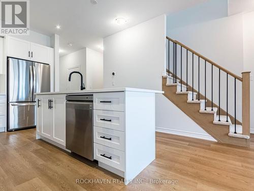 23 Sentinel Lane, Hamilton, ON - Indoor Photo Showing Kitchen