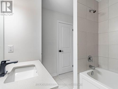 23 Sentinel Lane, Hamilton, ON - Indoor Photo Showing Bathroom