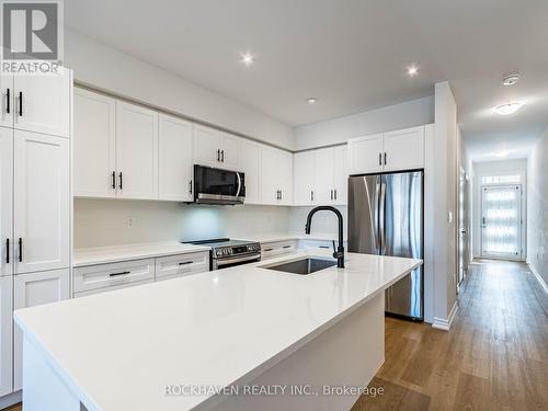 23 Sentinel Lane, Hamilton, ON - Indoor Photo Showing Kitchen With Upgraded Kitchen