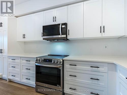 23 Sentinel Lane, Hamilton, ON - Indoor Photo Showing Kitchen