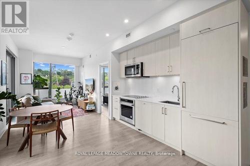 302 - 280 Howland Avenue, Toronto, ON - Indoor Photo Showing Kitchen With Upgraded Kitchen