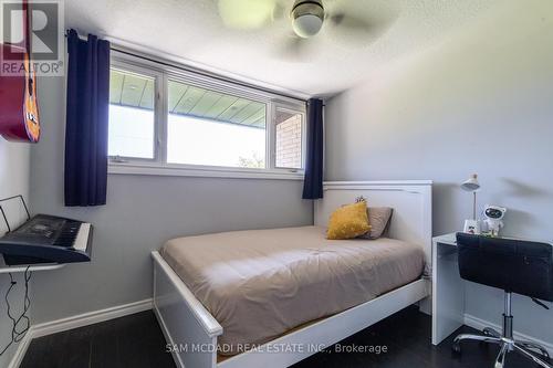 53 Guyatt Road, Hamilton, ON - Indoor Photo Showing Bedroom