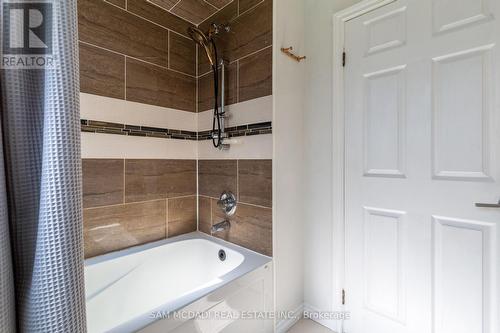 53 Guyatt Road, Hamilton, ON - Indoor Photo Showing Bathroom