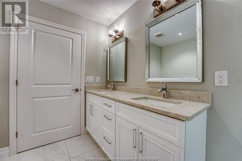 66 York Boulevard, Kingsville, ON - Indoor Photo Showing Bathroom