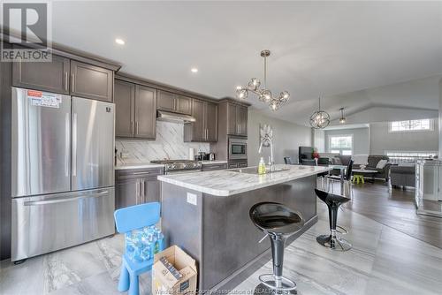 200 Lennox Avenue, Essex, ON - Indoor Photo Showing Kitchen With Upgraded Kitchen