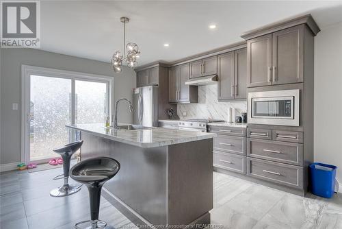 200 Lennox Avenue, Essex, ON - Indoor Photo Showing Kitchen With Upgraded Kitchen