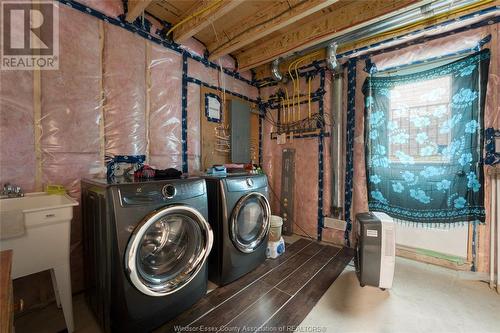 200 Lennox Avenue, Essex, ON - Indoor Photo Showing Laundry Room