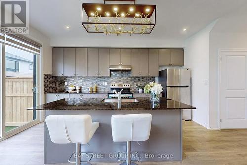 57 Klein Way, Whitby, ON - Indoor Photo Showing Kitchen With Upgraded Kitchen