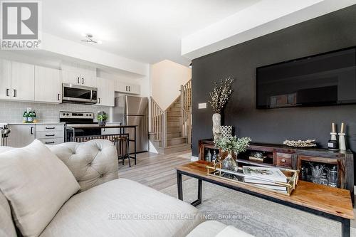 108 Fairlane Avenue, Barrie, ON - Indoor Photo Showing Living Room