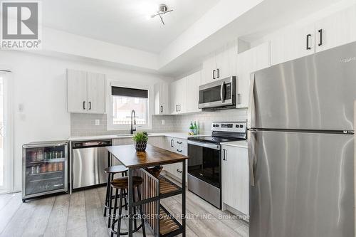 108 Fairlane Avenue, Barrie, ON - Indoor Photo Showing Kitchen With Stainless Steel Kitchen With Upgraded Kitchen