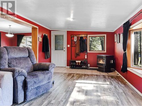 1630 168 Mile Road, Williams Lake, BC - Indoor Photo Showing Living Room With Fireplace