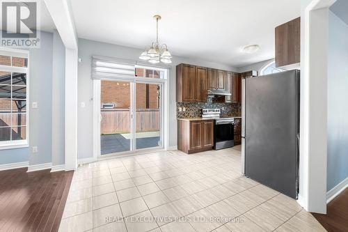 142 George Robinson Drive, Brampton, ON - Indoor Photo Showing Kitchen